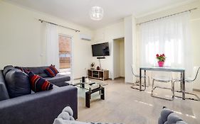 Koukaki Apartment